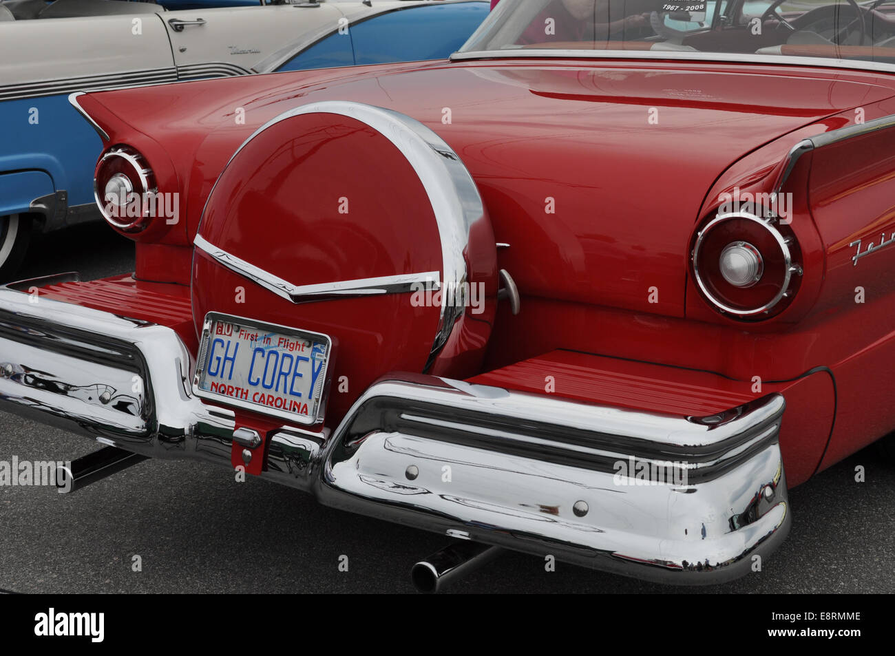 a-1957-ford-fairlane-500-with-rear-continental-kit-E8RMME.jpg